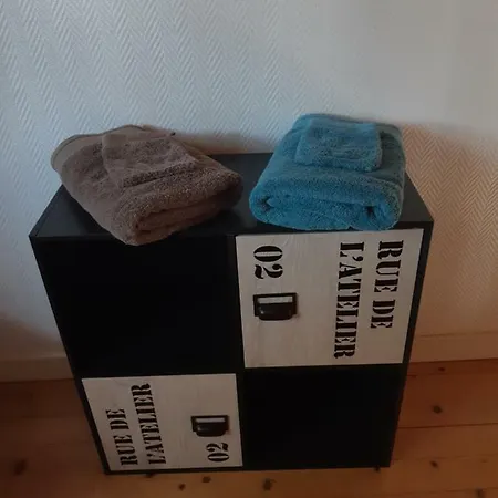 L'abri D'emilie بيت للعطل *